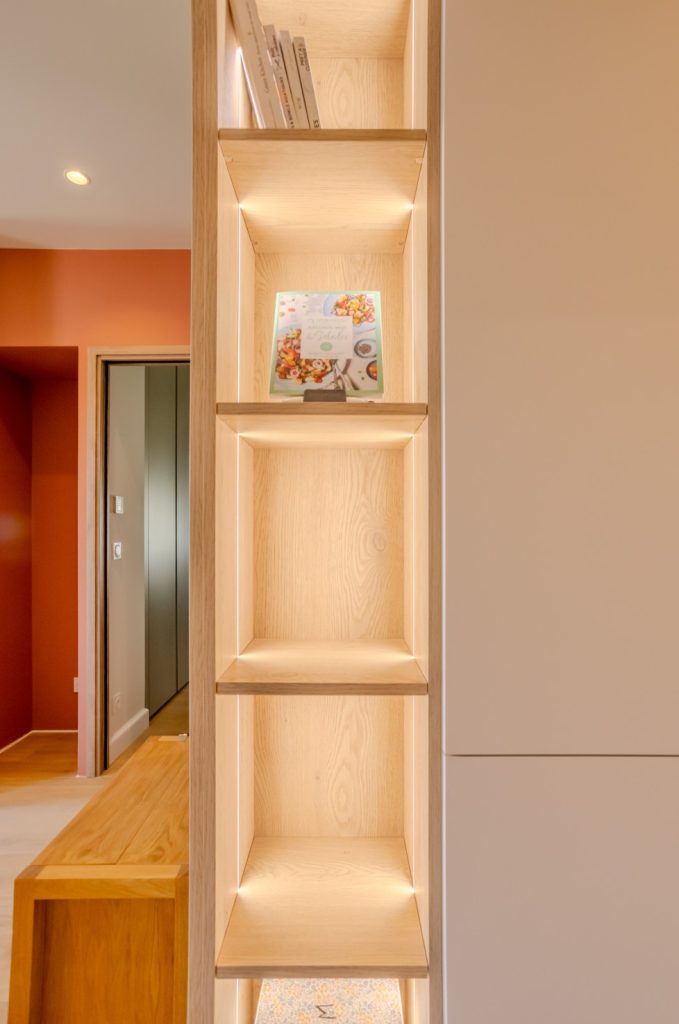 Détails décoratifs et choix des couleurs réalisés par Marie Woisard, architecte d’intérieur à Nice. Sur mesure et optimisés pour créer une atmosphère élégante et harmonieuse dans chaque pièce.